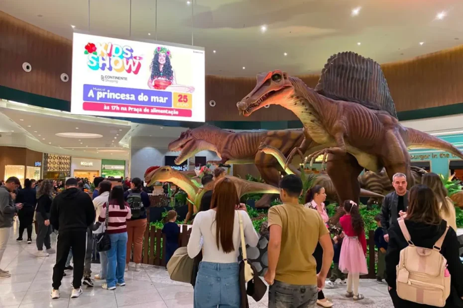 Tiranossauro Rex de seis metros de altura chega ao Continente Shopping em exposição gratuita