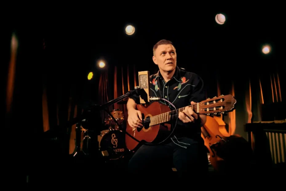 João Suplicy no Berlin Floripa: show reúne clássicos de Beatles, Elvis e Bossa Nova