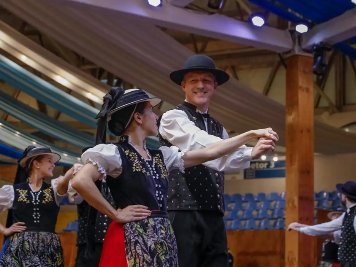 Festival de Danças Germânicas da Oktoberfest Blumenau prorroga inscrições até 18 de agosto
