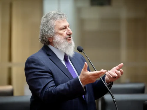 Alesc envia a Lula pedido para garantir serviços bancários em SC