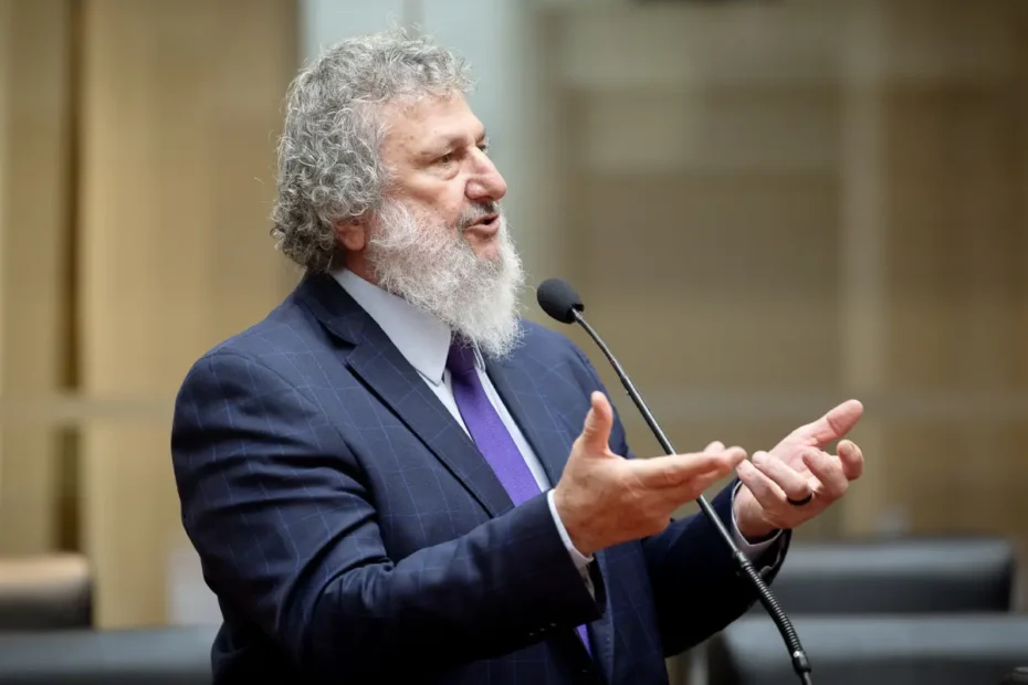 Alesc envia a Lula pedido para garantir serviços bancários em SC