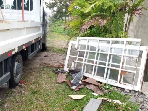 Coleta de lixo em Palhoça segue com recolhimento de materiais pesados