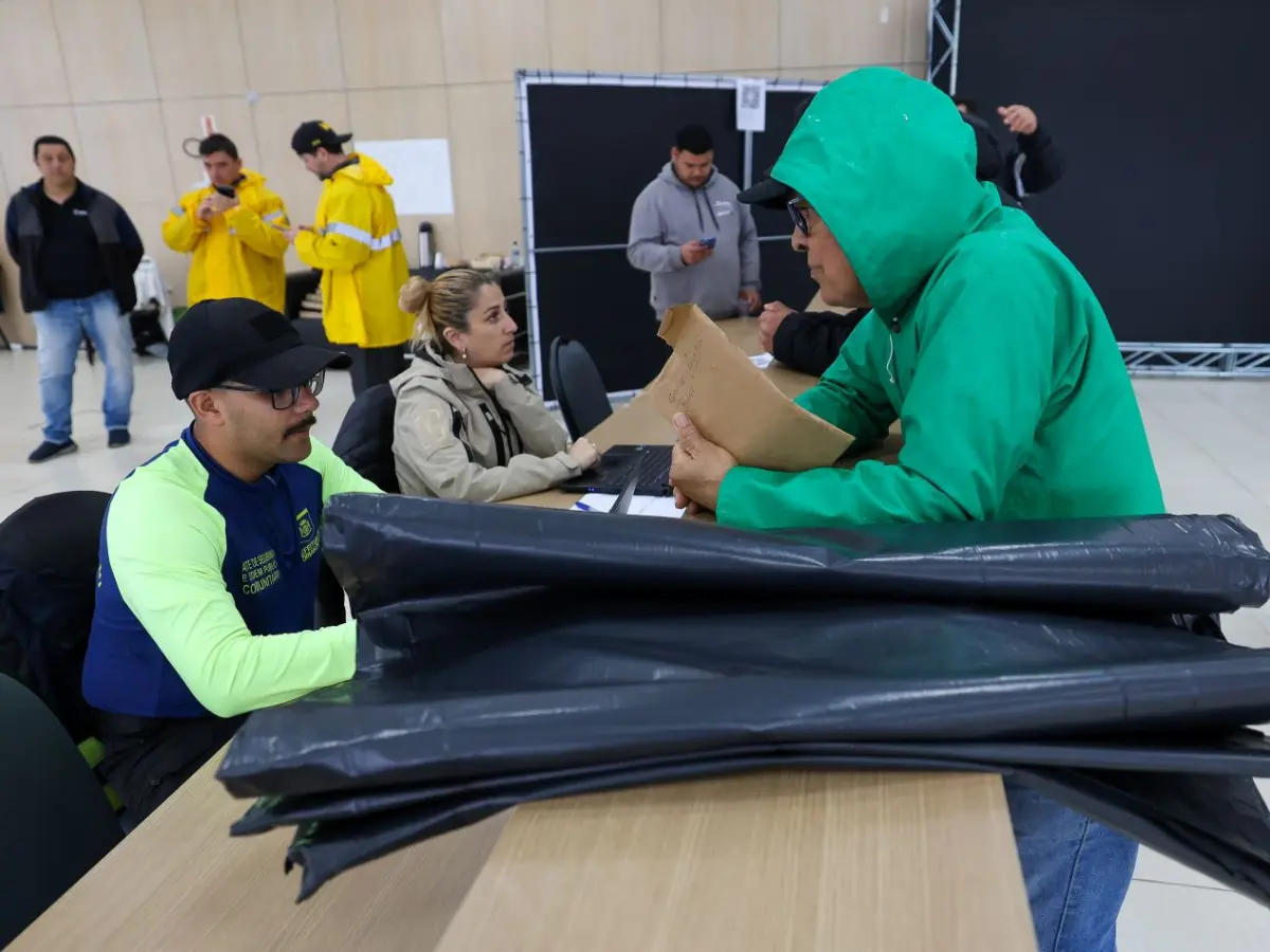 Entrega de lonas em Biguaçu