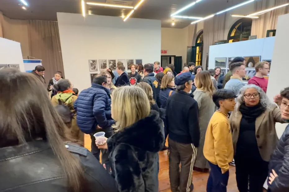 Exposição “Conexões que Fortalecem” reúne 116 fotos e premia vencedores em Florianópolis