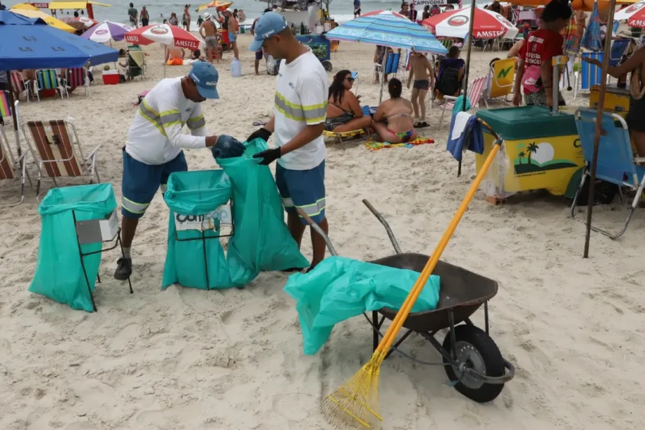 Prefeitura abre 300 vagas para gari e motorista da Comcap em Florianópolis