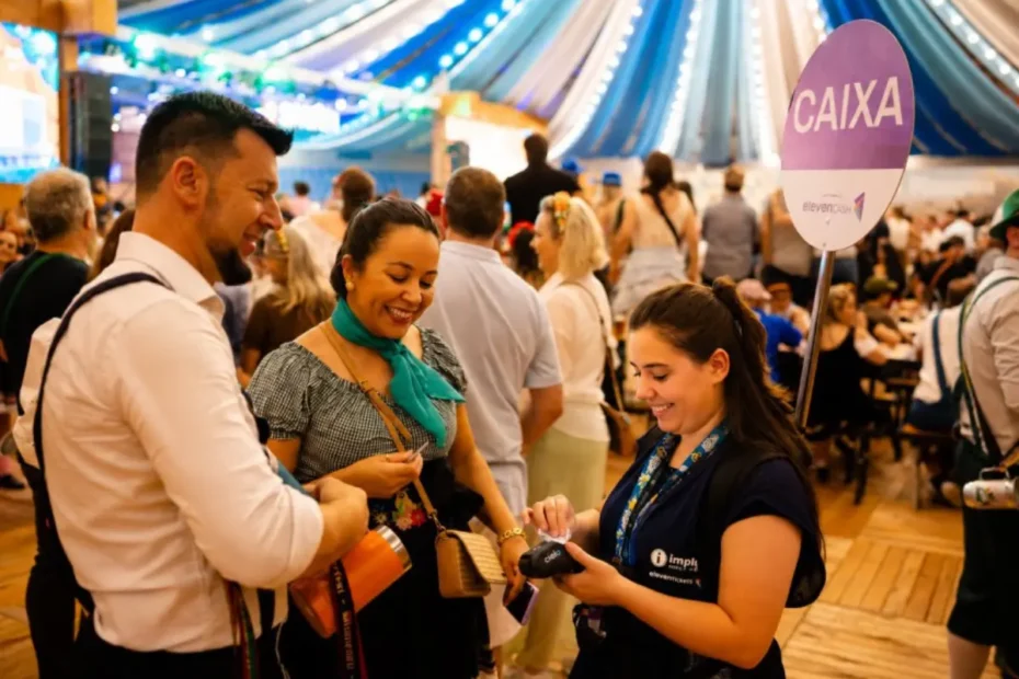 Vagas temporárias de trabalho na 41ª Oktoberfest Blumenau têm inscrições abertas