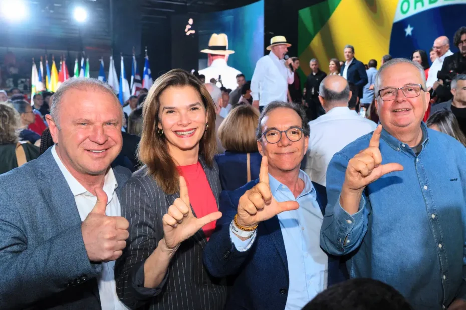 time do lula de sc em convenção que homologou candidatura de lula à reeleição fazendo o l