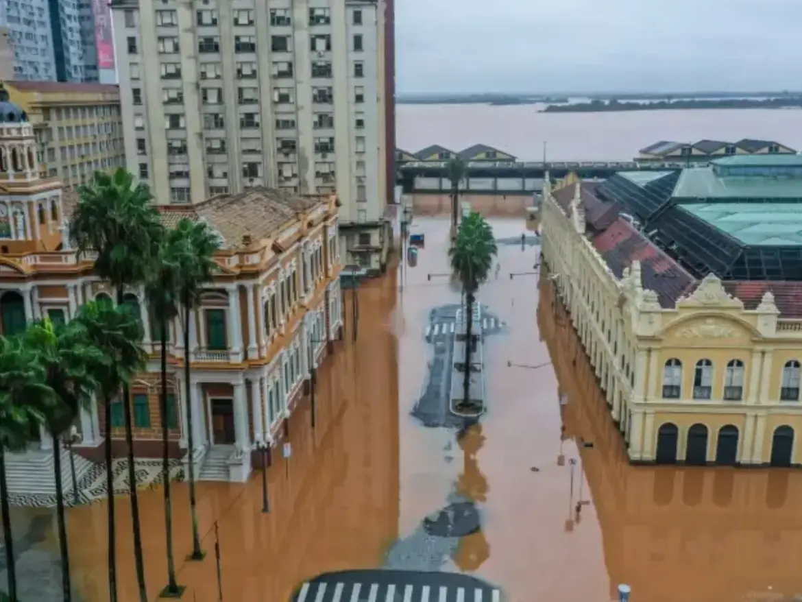 Centro Histórico de Porto Alegre submerso pelas enchentes
