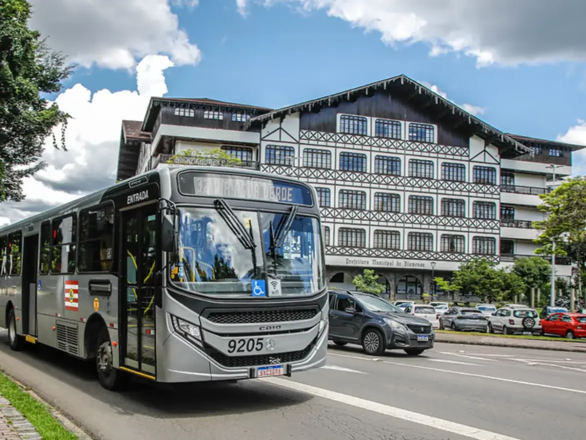 ônibus da concessionária BluMob